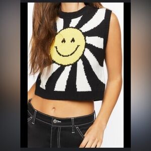 Forever 21 Black and White Knit sleeveless Sweater with smiley face size small